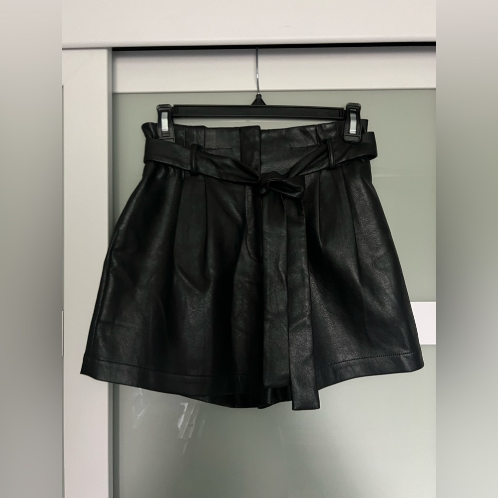 Bcbgmaxazria faux leather black paperbag shorts size xs